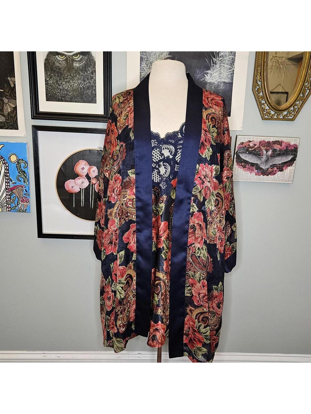 Vintage Gold label Victoria's Secret 1980s floral robe and nightgown set, Medium